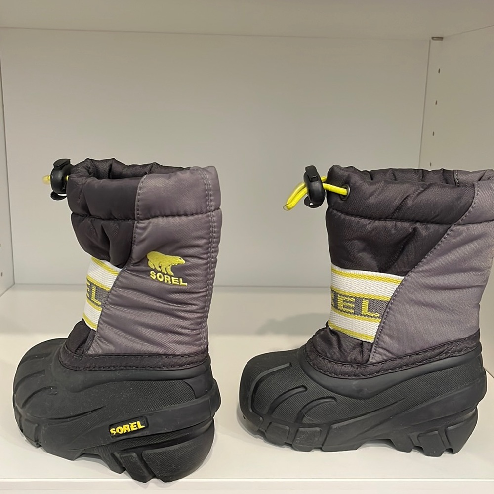 Never worn Toddler Sorel Snow Boots